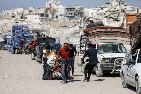 新手炒股配资平台 加沙民众变卖家当筹集逃亡路费